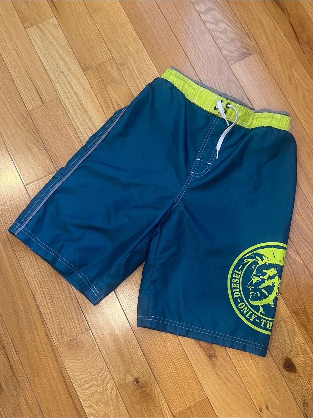 Boy’s Diesel swim trunks L (14/16)